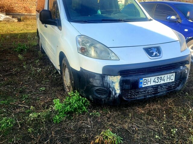 Белый Пежо Partner, объемом двигателя 1.6 л и пробегом 280 тыс. км за 3700 $, фото 1 на Automoto.ua