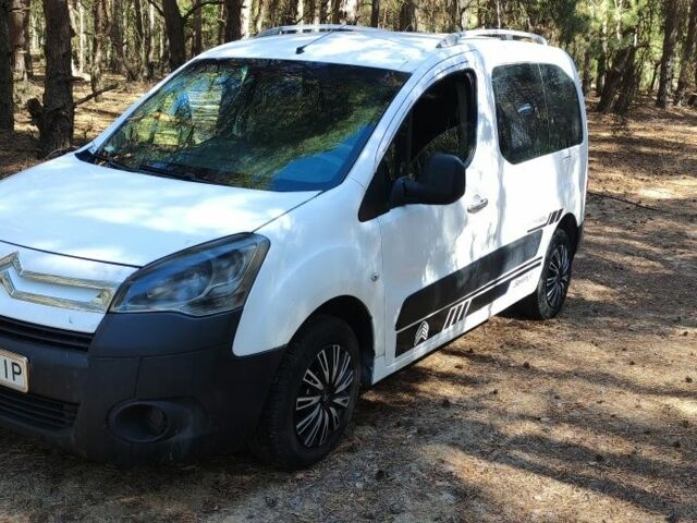 Белый Пежо Partner, объемом двигателя 1.6 л и пробегом 380 тыс. км за 3850 $, фото 1 на Automoto.ua