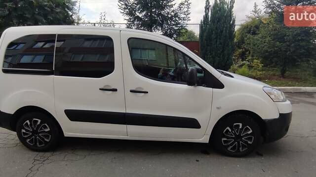 Белый Пежо Partner, объемом двигателя 1.6 л и пробегом 115 тыс. км за 6900 $, фото 1 на Automoto.ua