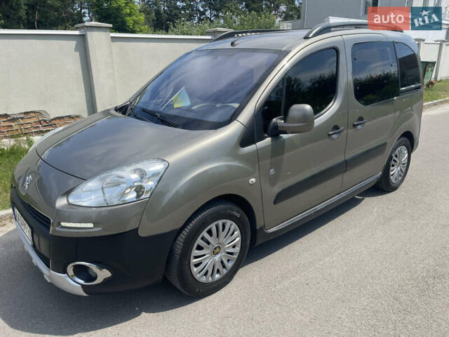 Бежевый Пежо Partner, объемом двигателя 1.6 л и пробегом 250 тыс. км за 9200 $, фото 1 на Automoto.ua