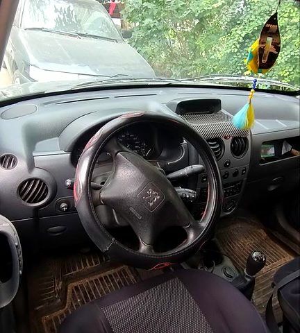 Чорний Пежо Partner, об'ємом двигуна 1.6 л та пробігом 270 тис. км за 3800 $, фото 1 на Automoto.ua