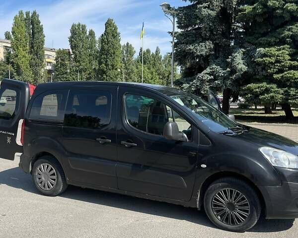 Черный Пежо Partner, объемом двигателя 1.6 л и пробегом 335 тыс. км за 4950 $, фото 1 на Automoto.ua