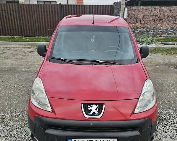Красный Пежо Partner, объемом двигателя 1.56 л и пробегом 254 тыс. км за 4300 $, фото 1 на Automoto.ua