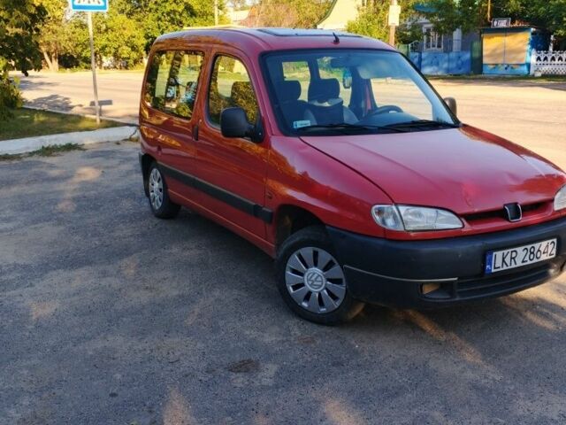 Красный Пежо Partner, объемом двигателя 1.9 л и пробегом 363 тыс. км за 1700 $, фото 1 на Automoto.ua