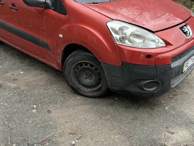 Червоний Пежо Partner, об'ємом двигуна 1.6 л та пробігом 300 тис. км за 3150 $, фото 1 на Automoto.ua