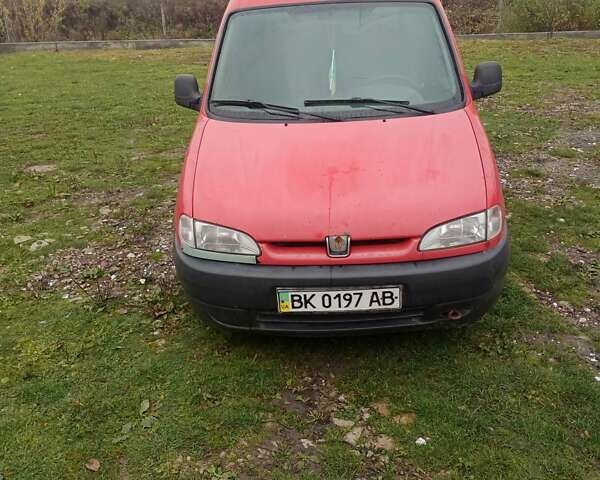 Червоний Пежо Partner, об'ємом двигуна 2 л та пробігом 394 тис. км за 2000 $, фото 1 на Automoto.ua