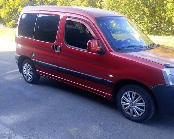 Красный Пежо Partner, объемом двигателя 1.4 л и пробегом 310 тыс. км за 3200 $, фото 1 на Automoto.ua