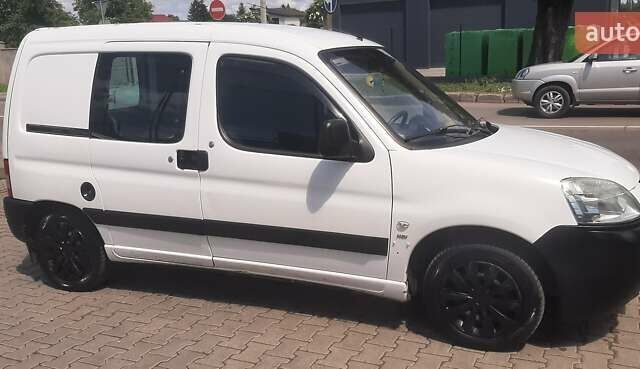 Пежо Partner, объемом двигателя 1.6 л и пробегом 300 тыс. км за 3200 $, фото 1 на Automoto.ua