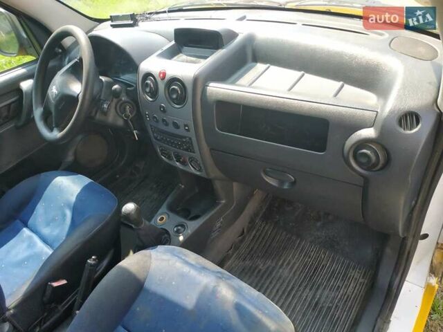 Желтый Пежо Partner, объемом двигателя 2 л и пробегом 206 тыс. км за 2500 $, фото 1 на Automoto.ua