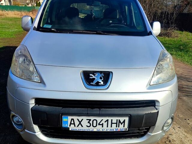 Серый Пежо Partner, объемом двигателя 1.6 л и пробегом 245 тыс. км за 5300 $, фото 1 на Automoto.ua