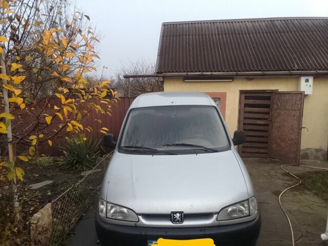 Сірий Пежо Partner, об'ємом двигуна 2 л та пробігом 1000 тис. км за 1700 $, фото 1 на Automoto.ua