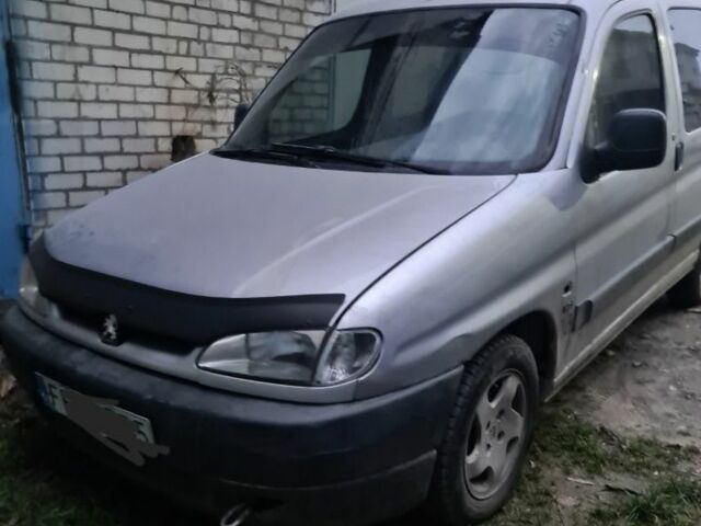 Серый Пежо Partner, объемом двигателя 2 л и пробегом 450 тыс. км за 1200 $, фото 1 на Automoto.ua