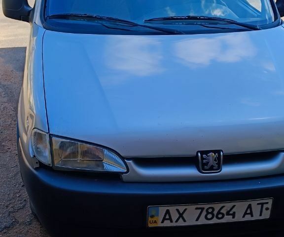 Серый Пежо Partner, объемом двигателя 1.9 л и пробегом 340 тыс. км за 1899 $, фото 1 на Automoto.ua