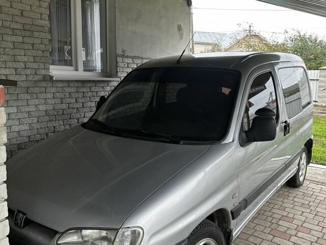 Серый Пежо Partner, объемом двигателя 2 л и пробегом 312 тыс. км за 3500 $, фото 1 на Automoto.ua