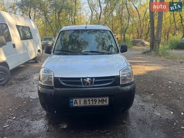 Серый Пежо Partner, объемом двигателя 1.36 л и пробегом 220 тыс. км за 2450 $, фото 1 на Automoto.ua