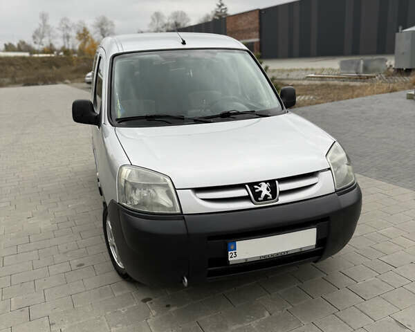 Серый Пежо Partner, объемом двигателя 1.4 л и пробегом 205 тыс. км за 3500 $, фото 1 на Automoto.ua