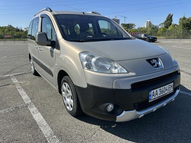 Серый Пежо Partner, объемом двигателя 1.6 л и пробегом 260 тыс. км за 7000 $, фото 1 на Automoto.ua