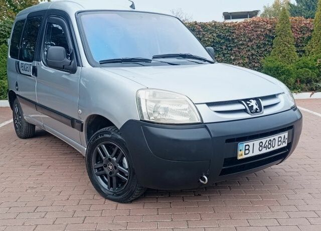 Серый Пежо Partner, объемом двигателя 1.6 л и пробегом 158 тыс. км за 3800 $, фото 1 на Automoto.ua