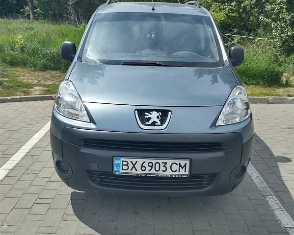 Серый Пежо Partner, объемом двигателя 1.6 л и пробегом 208 тыс. км за 7000 $, фото 1 на Automoto.ua