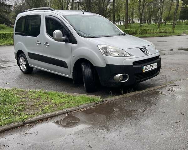 Сірий Пежо Partner, об'ємом двигуна 1.6 л та пробігом 240 тис. км за 6800 $, фото 1 на Automoto.ua