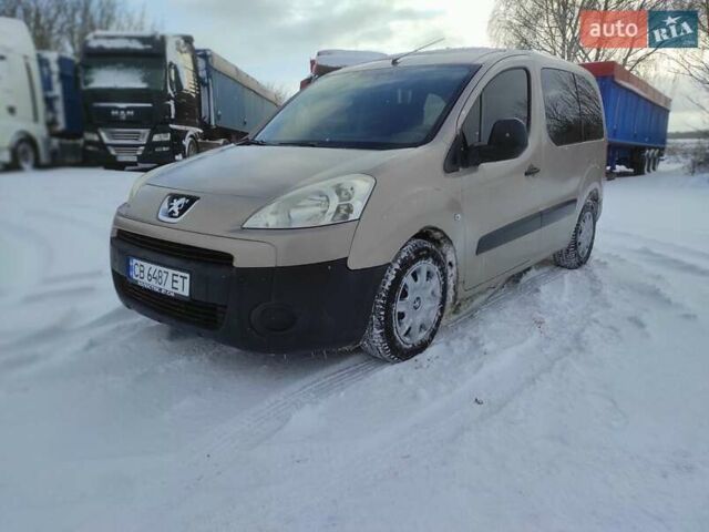 Серый Пежо Partner, объемом двигателя 1.56 л и пробегом 385 тыс. км за 4650 $, фото 1 на Automoto.ua