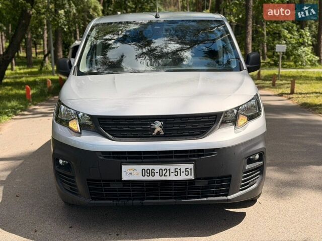 Серый Пежо Partner, объемом двигателя 1.5 л и пробегом 183 тыс. км за 17500 $, фото 1 на Automoto.ua
