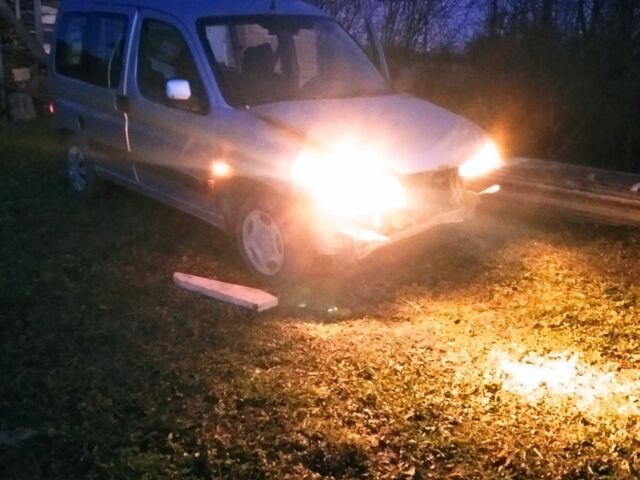 Серый Пежо Partner, объемом двигателя 0 л и пробегом 300 тыс. км за 1178 $, фото 1 на Automoto.ua