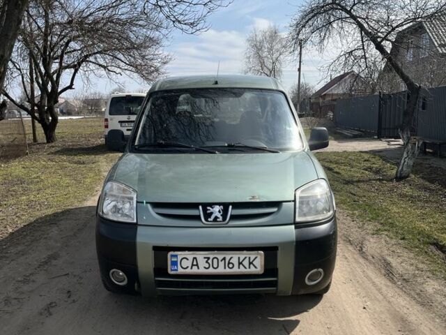 Серый Пежо Partner, объемом двигателя 1.4 л и пробегом 209 тыс. км за 3800 $, фото 1 на Automoto.ua