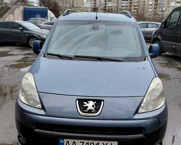 Синий Пежо Partner, объемом двигателя 1.56 л и пробегом 330 тыс. км за 7000 $, фото 1 на Automoto.ua