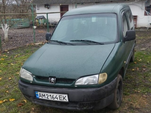 Зеленый Пежо Partner, объемом двигателя 1.9 л и пробегом 392 тыс. км за 2000 $, фото 1 на Automoto.ua
