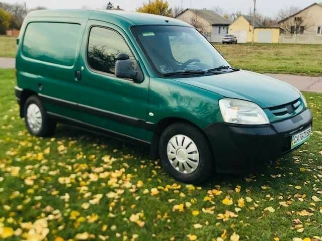 Зеленый Пежо Partner, объемом двигателя 1.9 л и пробегом 340 тыс. км за 1611 $, фото 1 на Automoto.ua