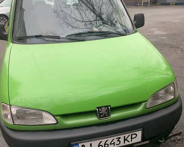 Зеленый Пежо Partner, объемом двигателя 1.9 л и пробегом 350 тыс. км за 2500 $, фото 1 на Automoto.ua