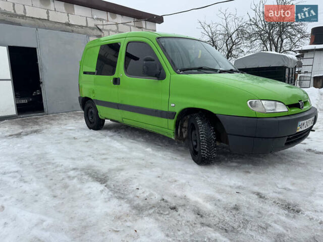 Зелений Пежо Partner, об'ємом двигуна 1.87 л та пробігом 300 тис. км за 2450 $, фото 1 на Automoto.ua