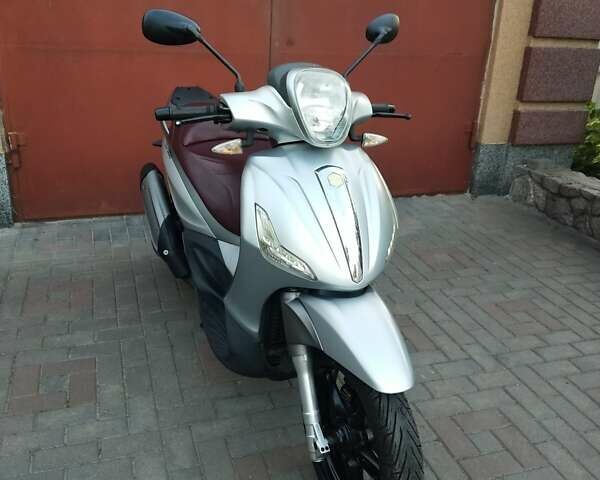 Серый Пиаджо Beverly, объемом двигателя 0 л и пробегом 33 тыс. км за 1400 $, фото 1 на Automoto.ua