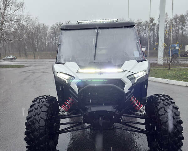 Білий Поларіс RZR XP 1000, об'ємом двигуна 1 л та пробігом 1 тис. км за 23000 $, фото 1 на Automoto.ua