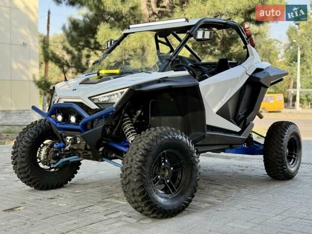 Білий Поларіс RZR XP 1000 EPS, об'ємом двигуна 1 л та пробігом 12 тис. км за 15999 $, фото 1 на Automoto.ua
