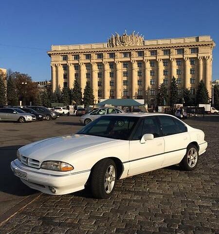 Білий Понтіак Bonneville, об'ємом двигуна 3.8 л та пробігом 180 тис. км за 1900 $, фото 1 на Automoto.ua