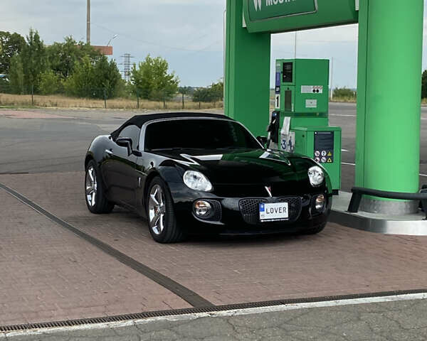 Черный Понтиак Солстис, объемом двигателя 2 л и пробегом 90 тыс. км за 18500 $, фото 1 на Automoto.ua