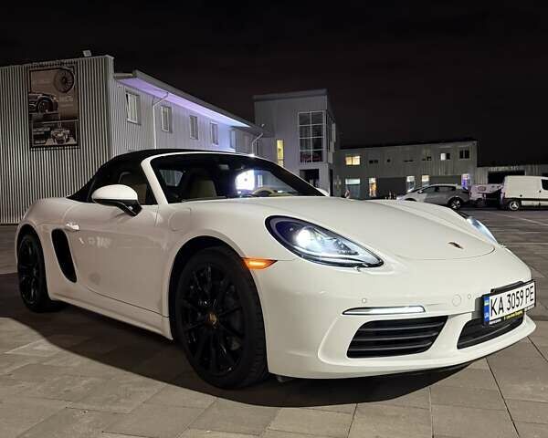 Белый Порше Бокстер, объемом двигателя 1.99 л и пробегом 11 тыс. км за 53500 $, фото 1 на Automoto.ua