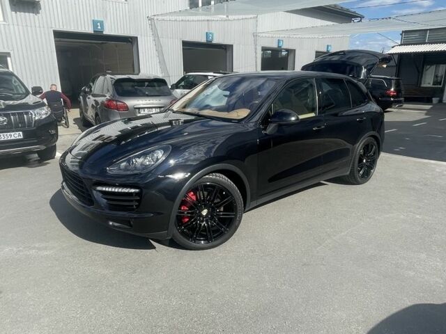 Чорний Порше Cayenne Turbo, об'ємом двигуна 4.8 л та пробігом 136 тис. км за 26000 $, фото 1 на Automoto.ua