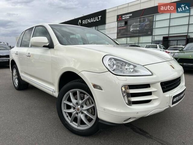 Білий Порше Cayenne, об'ємом двигуна 4.81 л та пробігом 181 тис. км за 8700 $, фото 1 на Automoto.ua