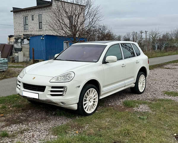 Білий Порше Cayenne, об'ємом двигуна 4.81 л та пробігом 160 тис. км за 9500 $, фото 1 на Automoto.ua