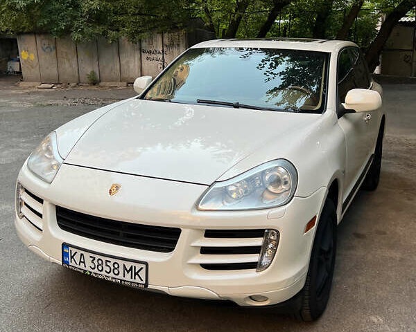 Белый Порше Каен, объемом двигателя 4.81 л и пробегом 177 тыс. км за 8400 $, фото 1 на Automoto.ua