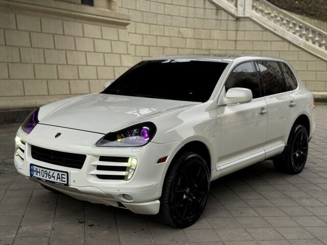 Белый Порше Каен, объемом двигателя 4.8 л и пробегом 350 тыс. км за 7500 $, фото 1 на Automoto.ua