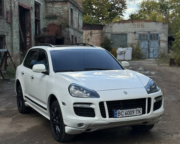 Белый Порше Каен, объемом двигателя 4.8 л и пробегом 200 тыс. км за 12000 $, фото 1 на Automoto.ua