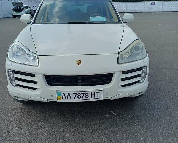 Белый Порше Каен, объемом двигателя 4.8 л и пробегом 178 тыс. км за 8500 $, фото 1 на Automoto.ua
