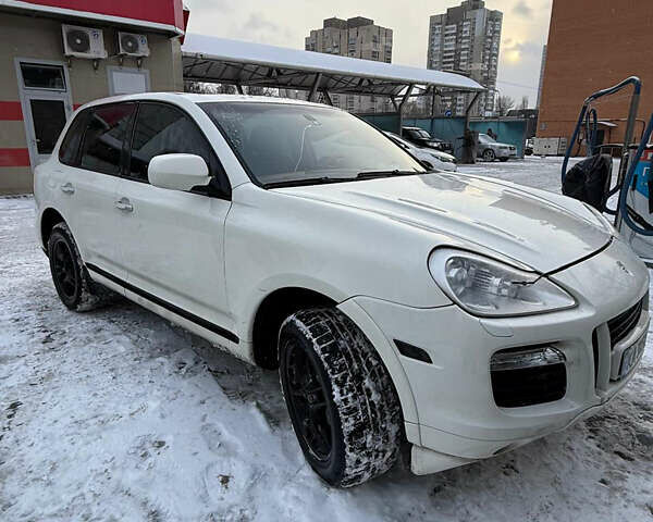 Белый Порше Каен, объемом двигателя 4.81 л и пробегом 180 тыс. км за 6050 $, фото 1 на Automoto.ua