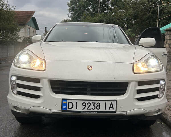 Білий Порше Cayenne, об'ємом двигуна 2.97 л та пробігом 267 тис. км за 15300 $, фото 1 на Automoto.ua