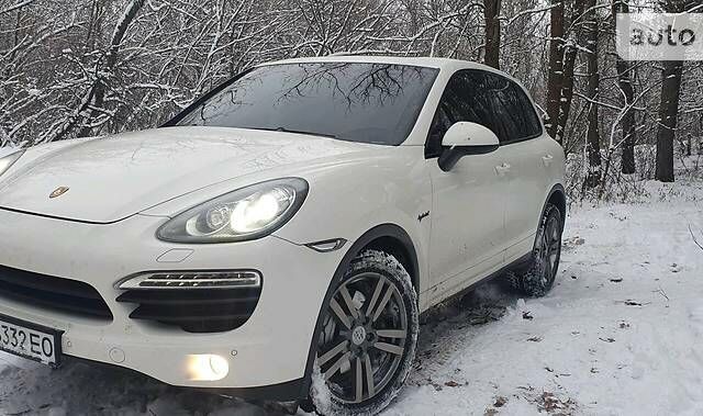 Білий Порше Cayenne, об'ємом двигуна 3 л та пробігом 157 тис. км за 32000 $, фото 1 на Automoto.ua