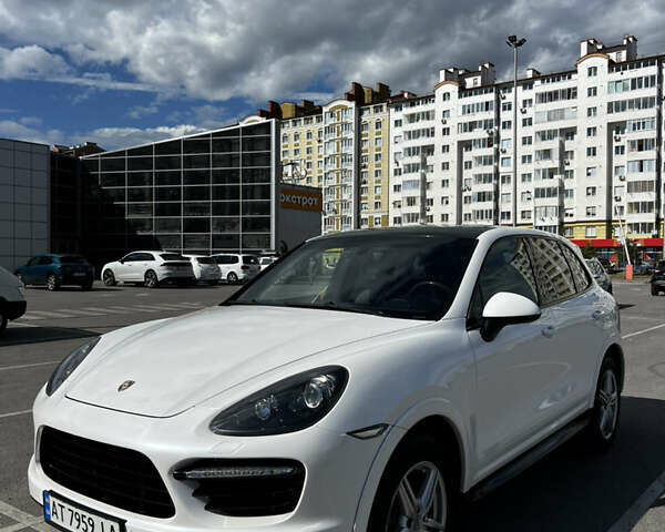 Белый Порше Каен, объемом двигателя 3 л и пробегом 200 тыс. км за 32000 $, фото 1 на Automoto.ua